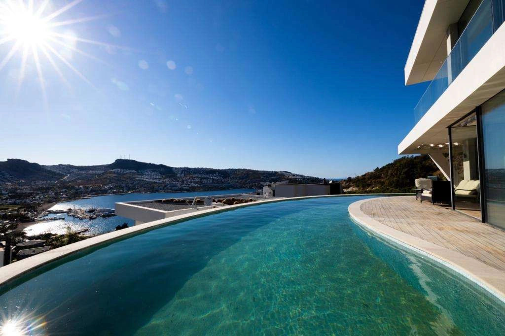 فيلا فاخرة بمساحة 230 م2 مع مسبح