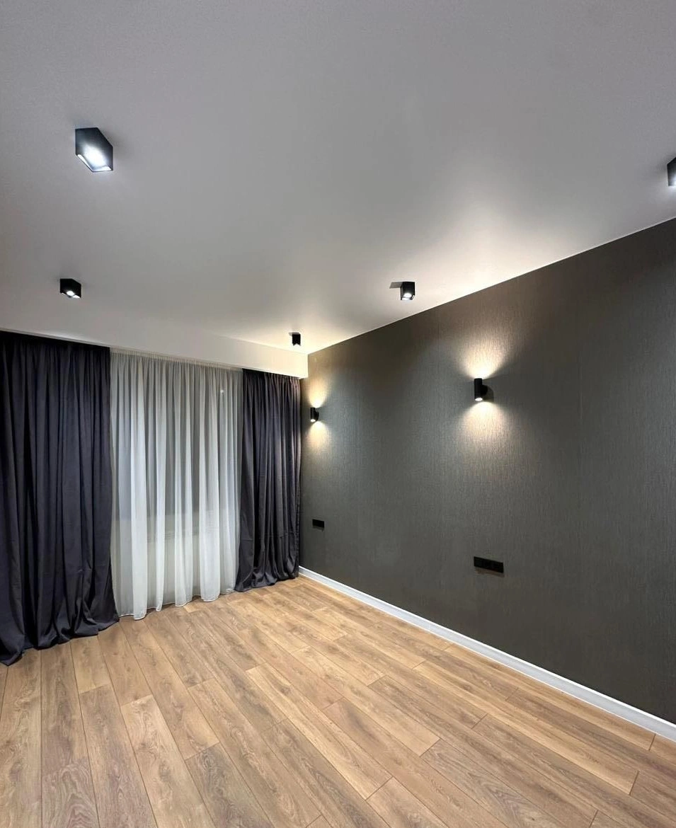 72 m2 का विस्तृत नवीनीकृत अपार्टमेंट