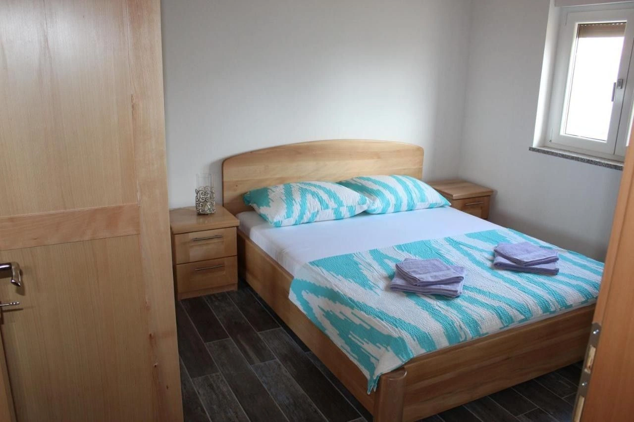 Large apartment building with swimming pool in Medulin, mini-hotel