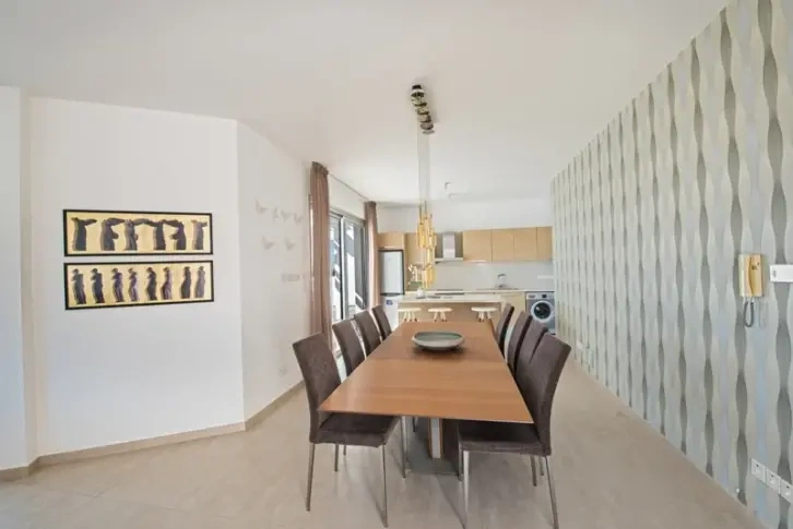 Visite a vila de 150 m2 em uma localização tranquila em Ayia Napa