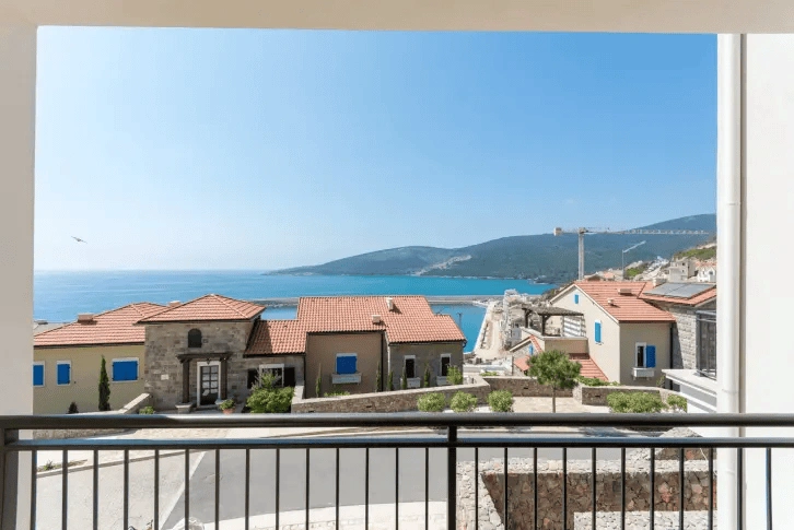Apartment 78m2 with sea view in Lustica