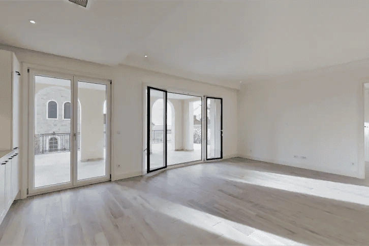 Spacious apartment 2+1 in Lustica