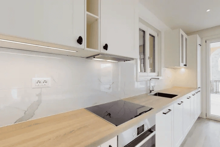 Spacious apartment 2+1 in Lustica