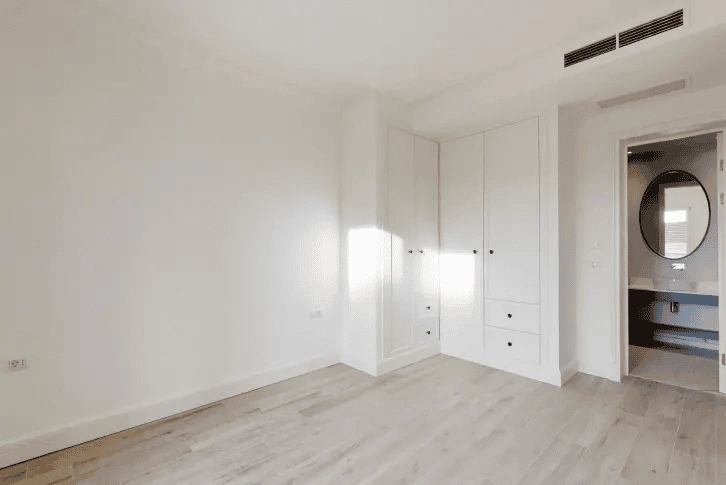 Spacious apartment 2+1 in Lustica