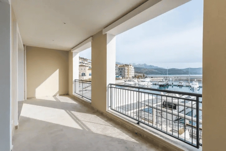 شقة واسعة 1+1 على ضفاف لستيتسا باي