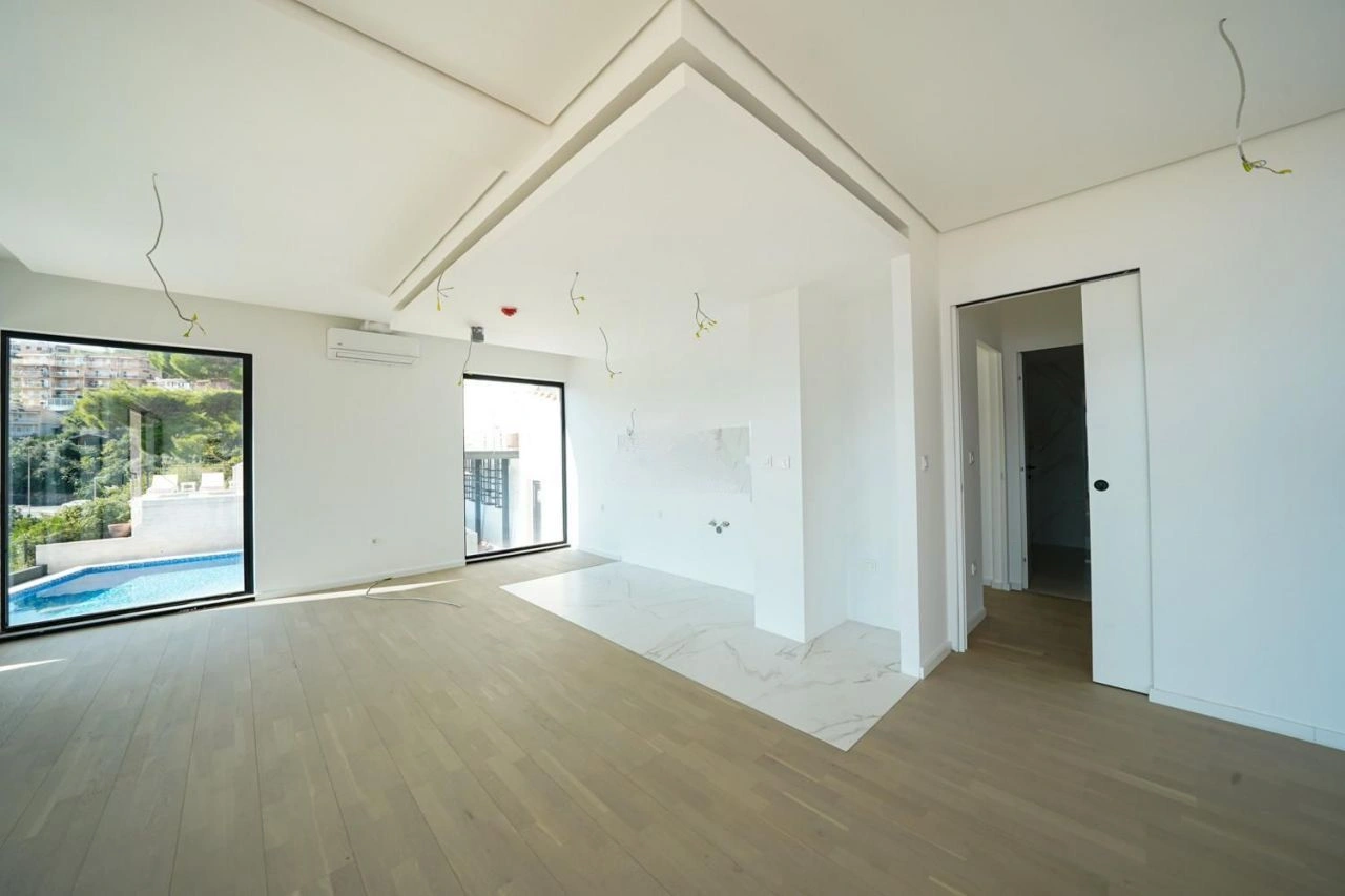 Budva'da 220 m2 lüks penthouse