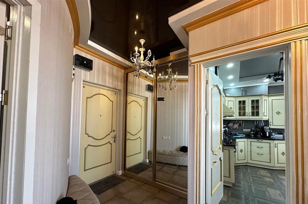 बटुमी में विशाल लिविंग रूम वाला 3+1 अपार्टमेंट