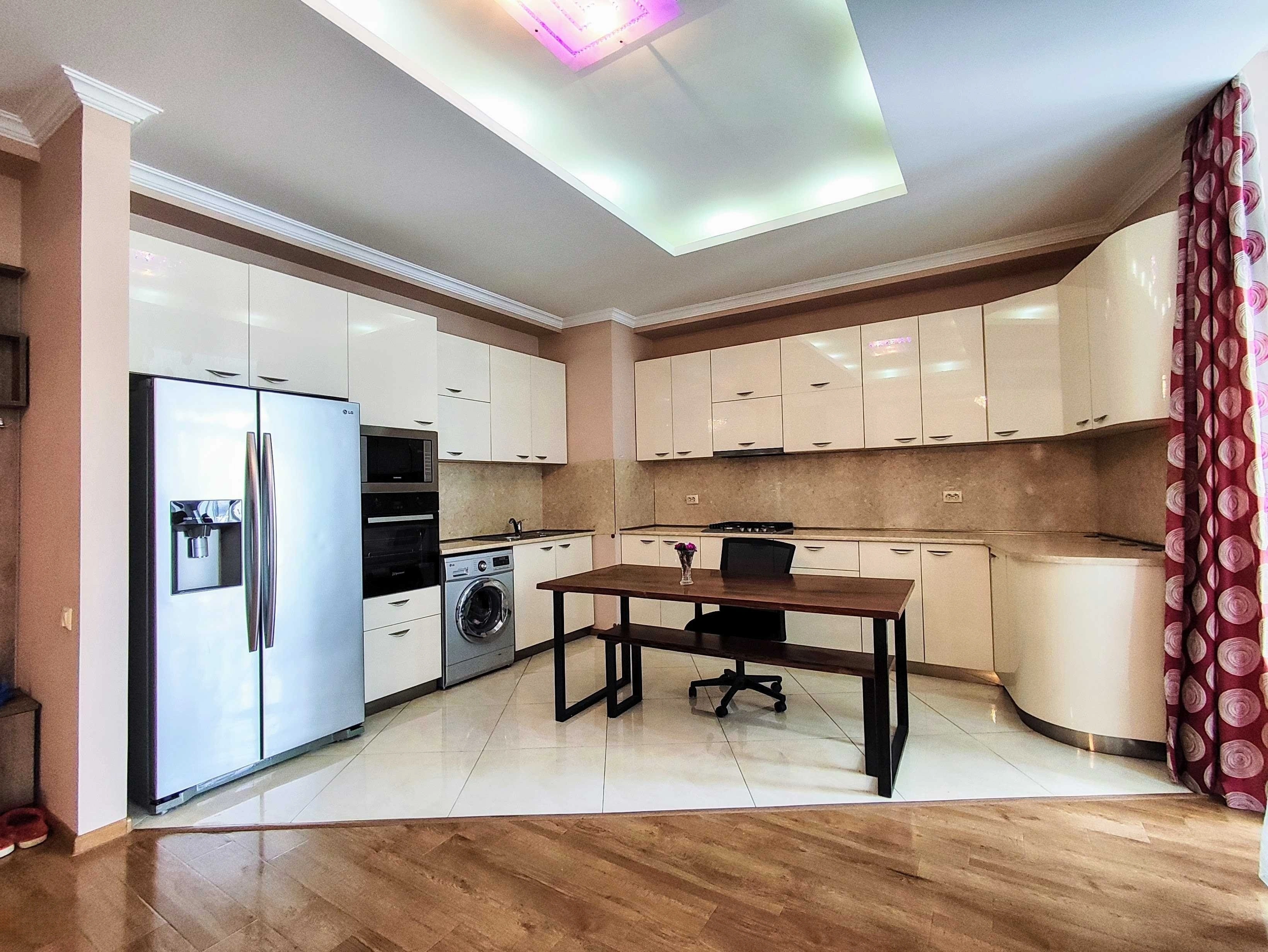 117 m2 का 3-कमरा अपार्टमेंट