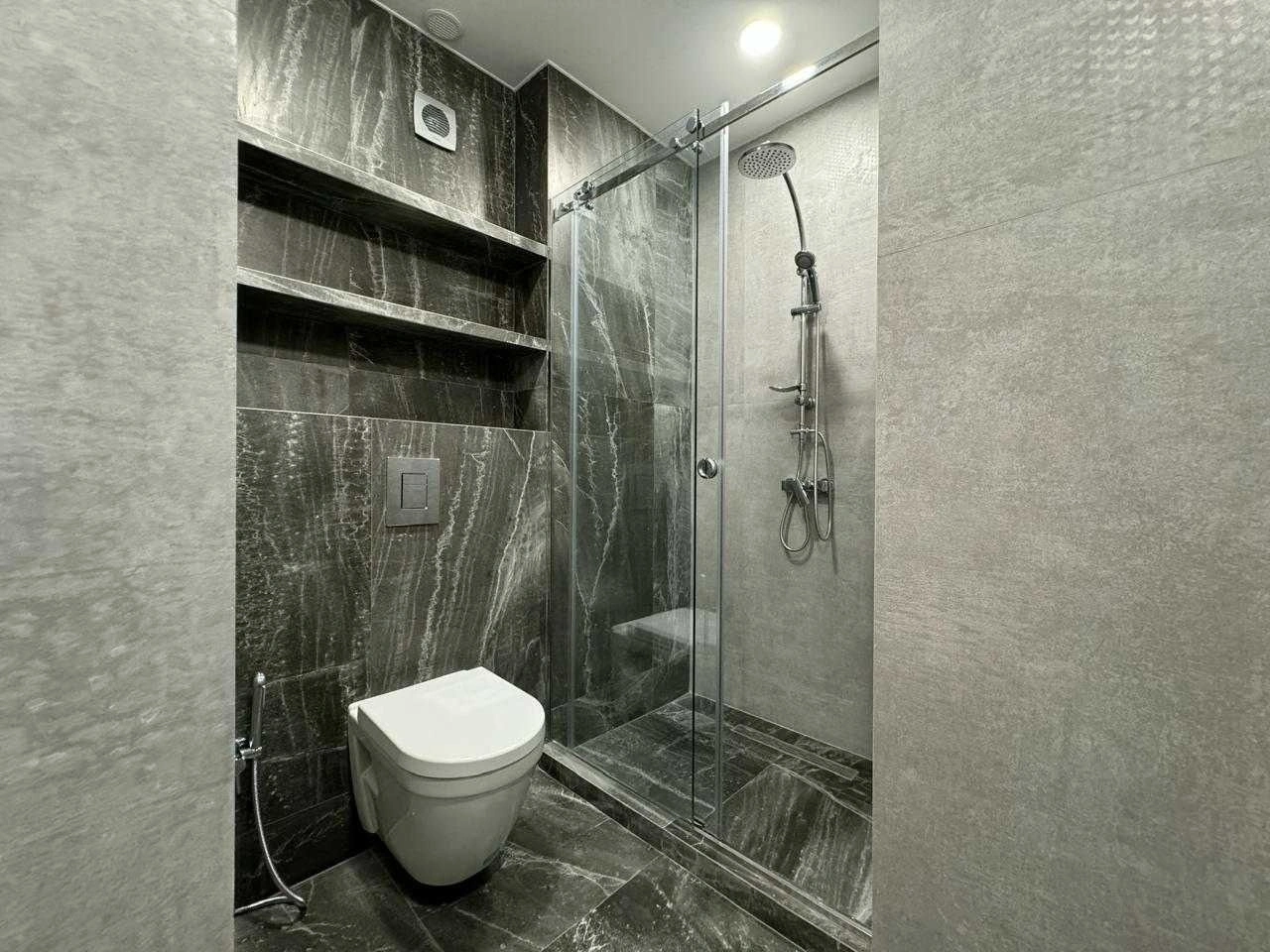 टिबिलिसी, जॉर्जिया में निर्माणाधीन 2+1 अपार्टमेंट