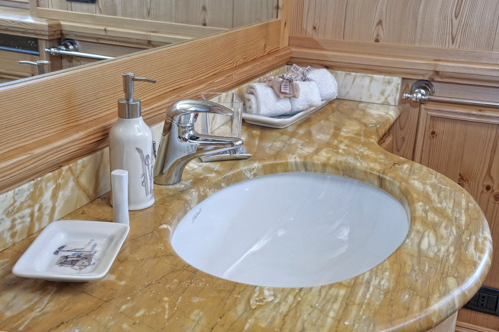 Appartement à Pinzolo avec vue sur la montagne