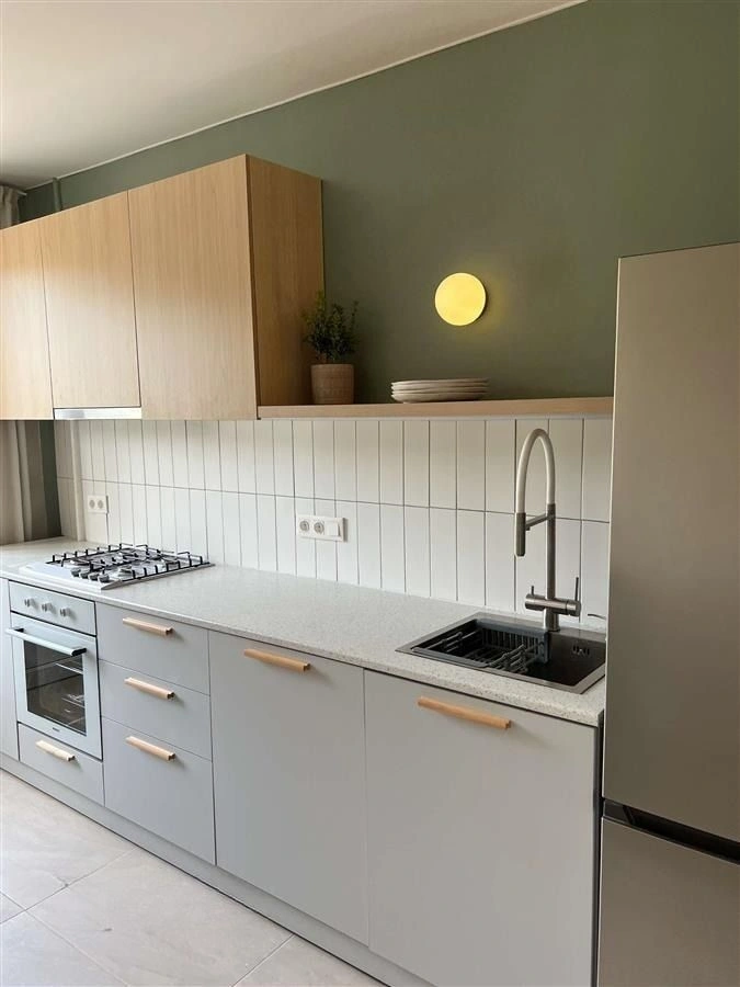 उज्जवल अपार्टमेंट — सभी आवश्यक घरेलू उपकरणों के साथ