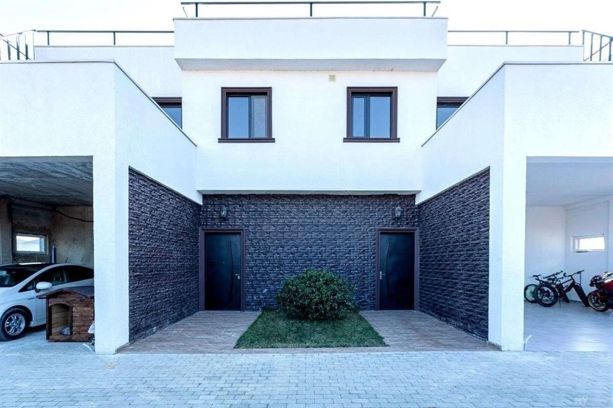 Luxury house 1012 m2 with a swimming pool in Tbilisi