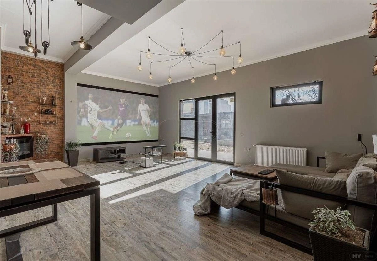 Luxury house 1012 m2 with a swimming pool in Tbilisi