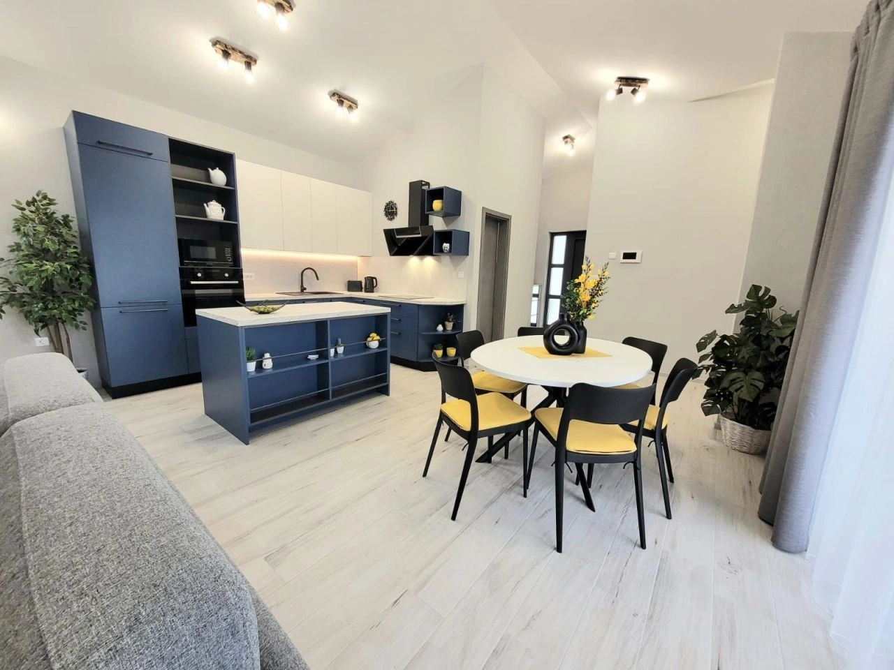 ویلای مدرن با استخر در فیلیپانا