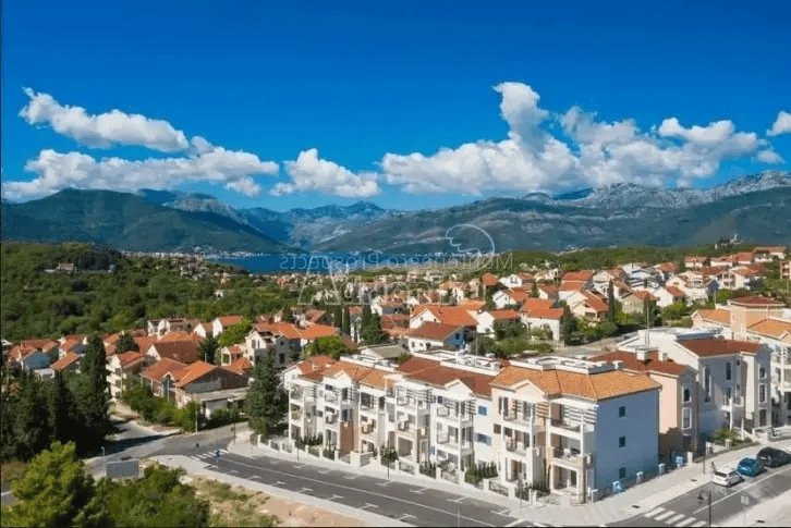 شقة 2+1 مع أثاث في لوستيتسا