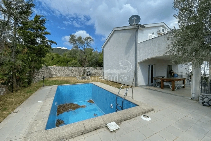 Villa 2+1 with swimming pool and terraces in Lustica, Montenegro