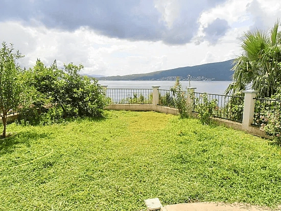 فيلا 168 متر مربع في بوسيتش مع إطلالات بانورامية على البحر والجبال