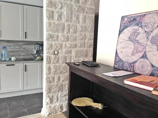 Просторная квартира 76 м2 в комплексе с бассейном в Которе