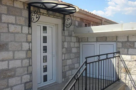 شقة بمساحة 120 م2 في زانيك على شبه جزيرة لوسيتسا