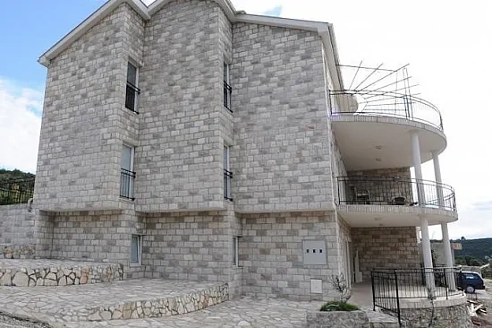 شقة بمساحة 120 م2 في زانيك على شبه جزيرة لوسيتسا