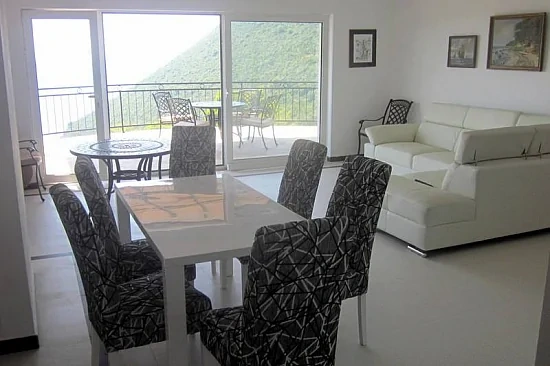 شقة بمساحة 120 م2 في زانيك على شبه جزيرة لوسيتسا