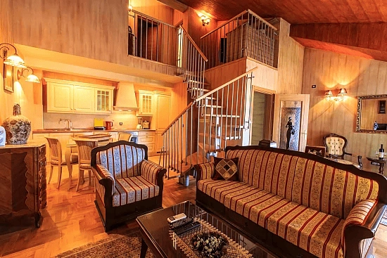 Apartamento 2+1 en la zona de Skaljari, Kotor, Montenegro