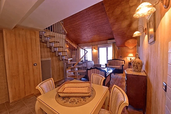 Apartamento 2+1 en la zona de Skaljari, Kotor, Montenegro