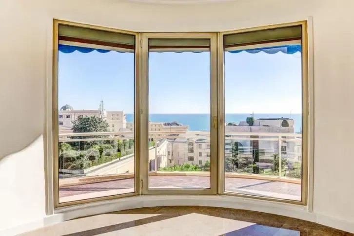 Apartamento iluminado 2+1 com acesso à terraço em Monte Carlo