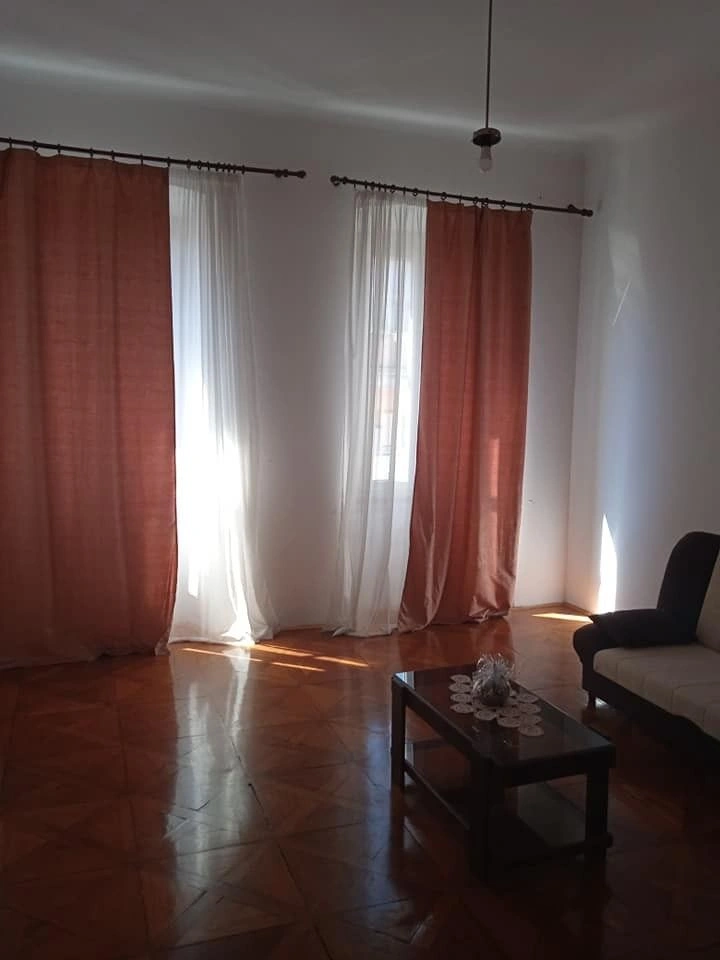 Pula merkezinde 114 m2 alana sahip 2+1 daire