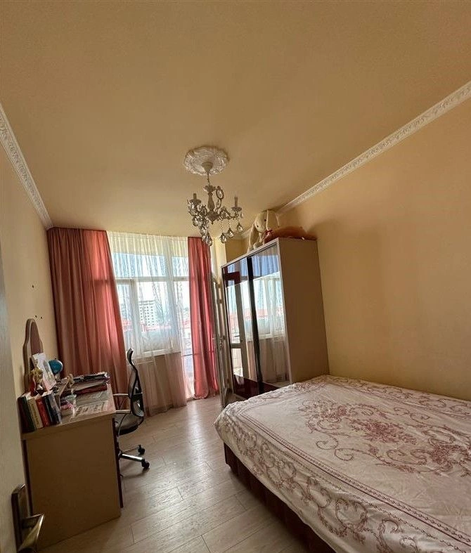 बटुमी में विशाल लिविंग रूम वाला 3+1 अपार्टमेंट