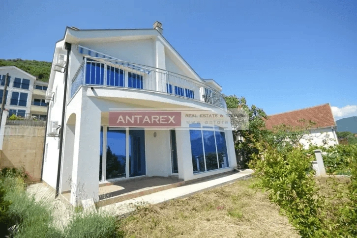 اشترِ فيلا في هيرسيغ نوفي بسعر 400 ألف يورو ✅ العقارات في الجبل الأسود