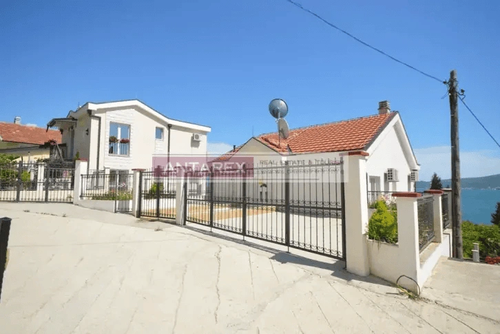 اشترِ فيلا في هيرسيغ نوفي بسعر 400 ألف يورو ✅ العقارات في الجبل الأسود