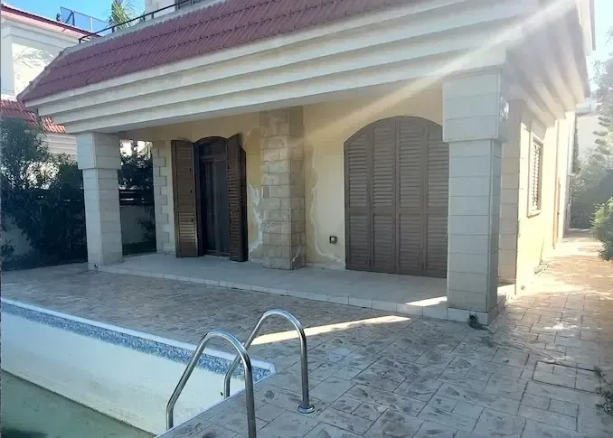 Villa mit 179 m2 und Meerblick im Gebiet Blue Water Bay