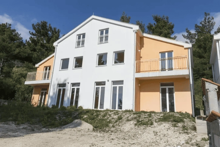 فيلا رائعة بمساحة 300 م2 مع إطلالات بانورامية على البحر