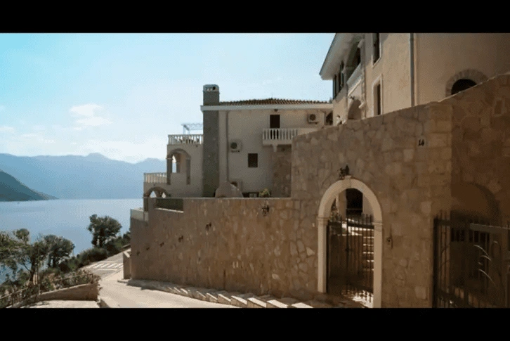 Studio appartement en première ligne de la baie de Kotor