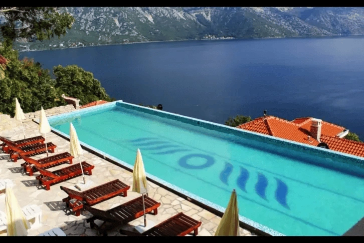 Studio appartement en première ligne de la baie de Kotor