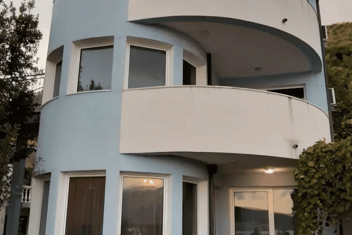 فيلا 170 م2 في بوسيتشي مع نوافذ بانورامية