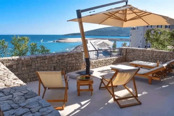 شقة فاخرة 105 م2 في لستيك