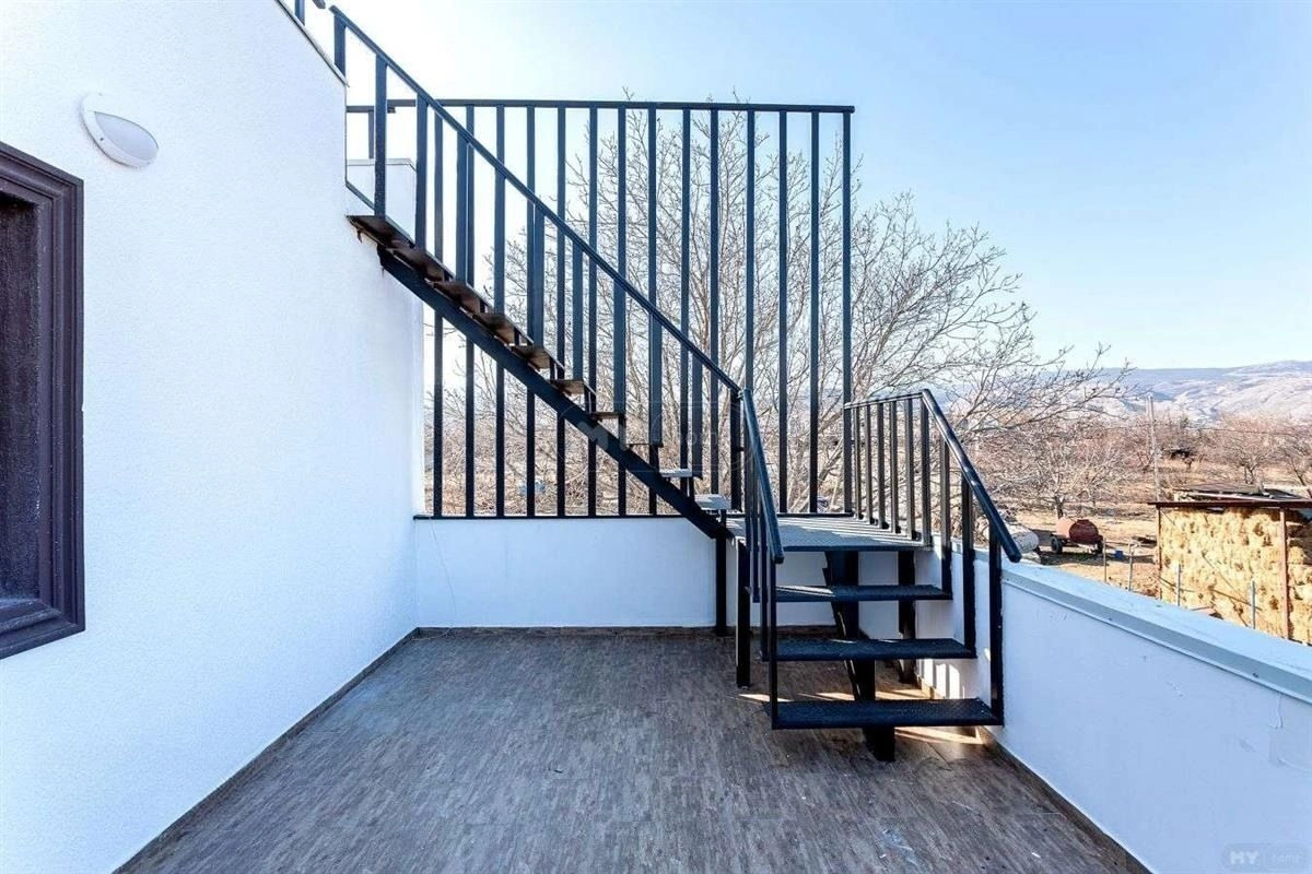 Luxury house 1012 m2 with a swimming pool in Tbilisi