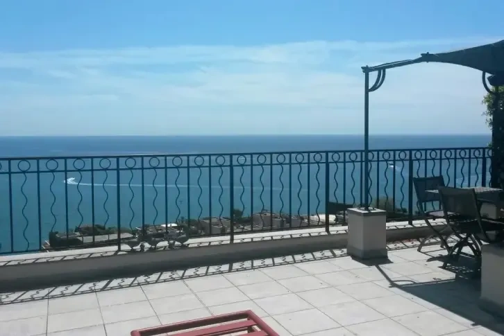 Duplex-Penthouse mit 300 m2 in der Villa San Carlo, Monaco