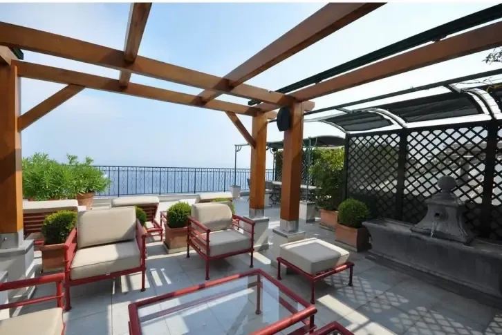 Duplex-Penthouse mit 300 m2 in der Villa San Carlo, Monaco
