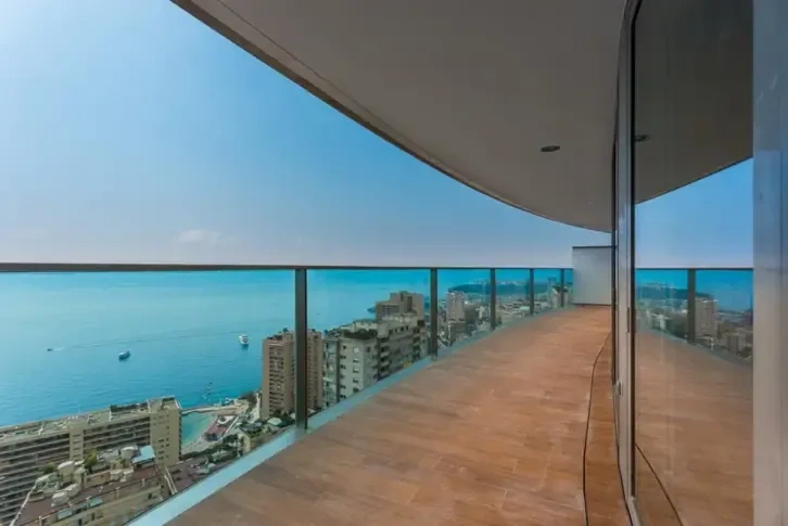 Appartement 2+1 avec vue panoramique sur la mer et Monte Carlo