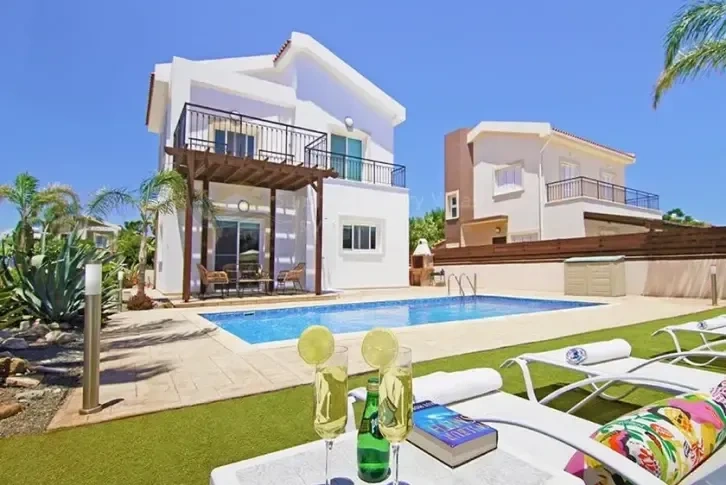 Küstenvilla 125 m2 am Strand in Agia Thekla