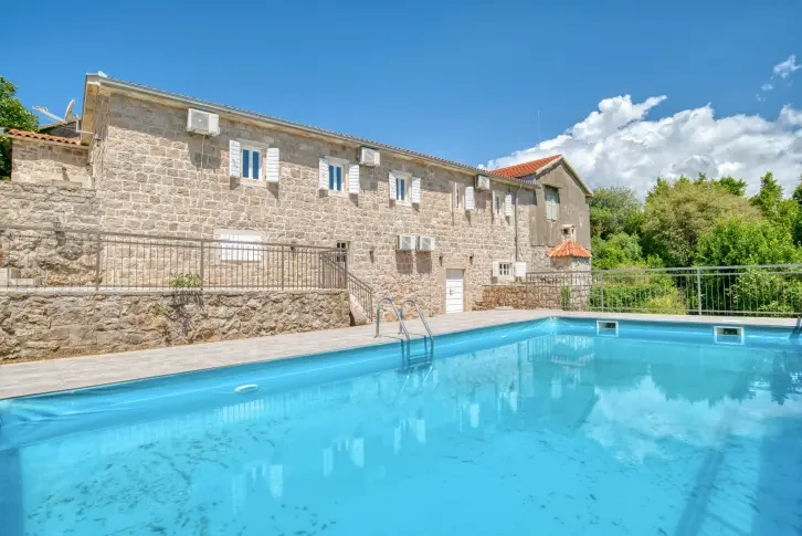 فيلا على الطراز العتيق بمساحة 176 م2 في لستيتسا