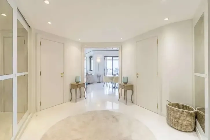 Апартаменты площадью 256 м2 с подвалом и парковкой, Монако