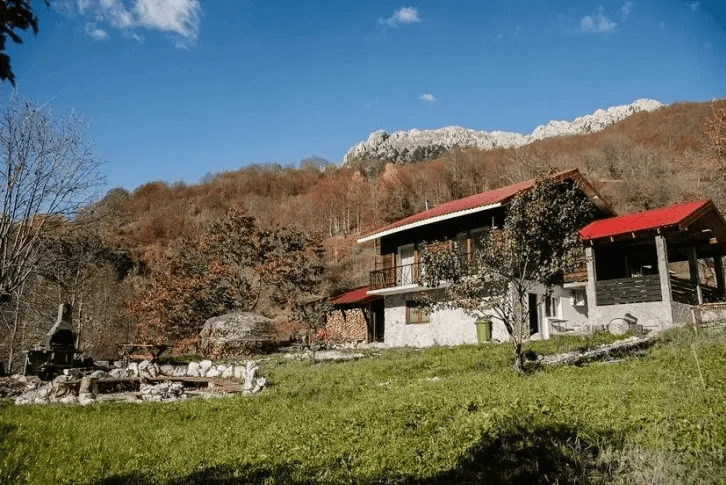 Mountain chalet 2+1 near the river in Kolasin