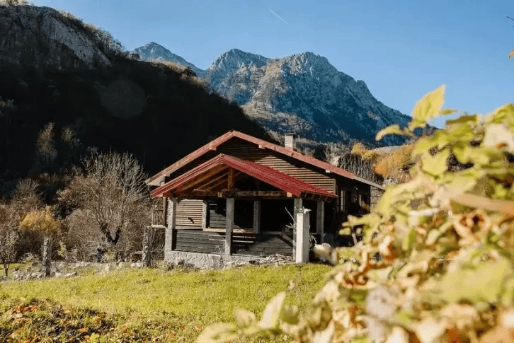 Mountain chalet 2+1 near the river in Kolasin