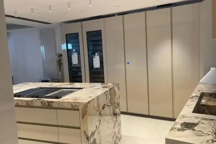 摩纳哥拉尔沃托海滩区 4+1 公寓