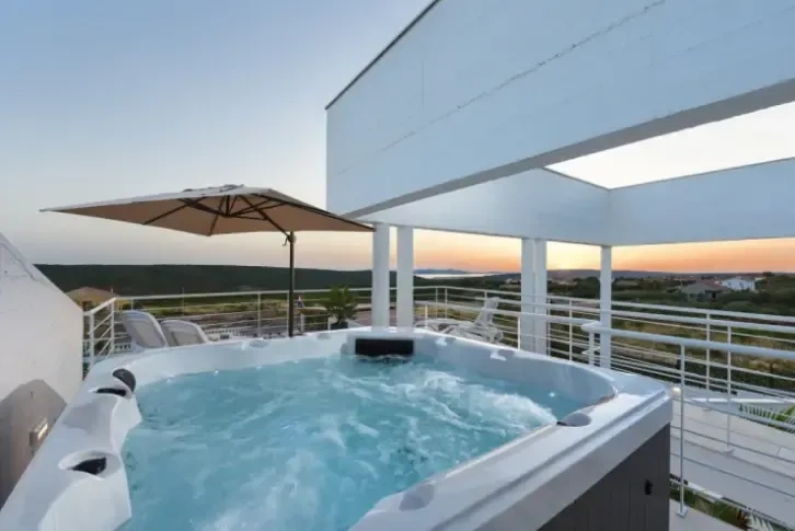 Villa meublée 200 m2 dans un endroit calme Debeljak, Dalmatie du Nord