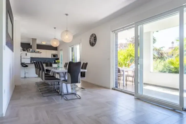 Moderne Villa 400m2 in einer malerischen Bucht in Dalmatien, Kroatien